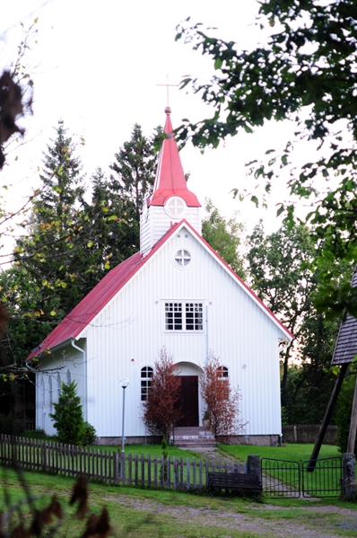 Nybyggnad av Kulla Kapell. Gamla kapellet brändes ner av ”satanister”